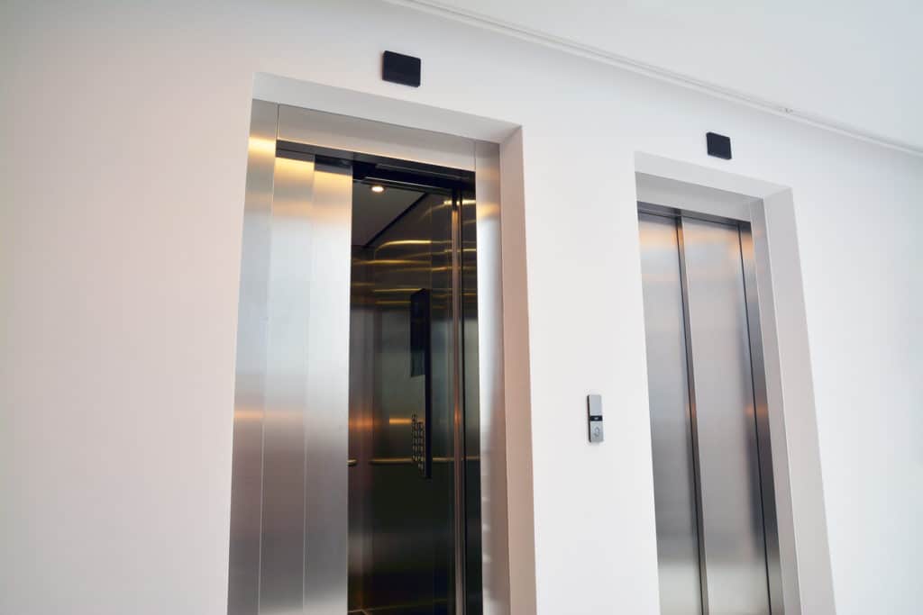 Come pulire efficacemente gli ascensori di un condominio
